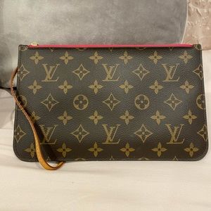 Louis Vuitton Neverfull clutch